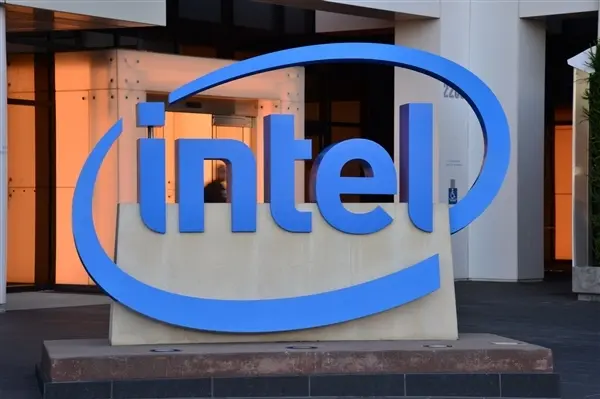 Intel向NVIDIA发起进攻：抢夺云和数据中心计算市场份额