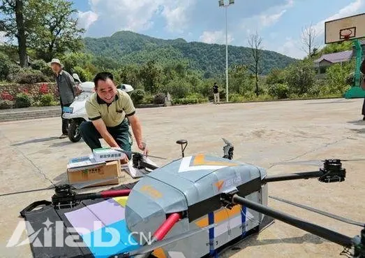 中国邮政测试无人机送货 首次试飞成功
